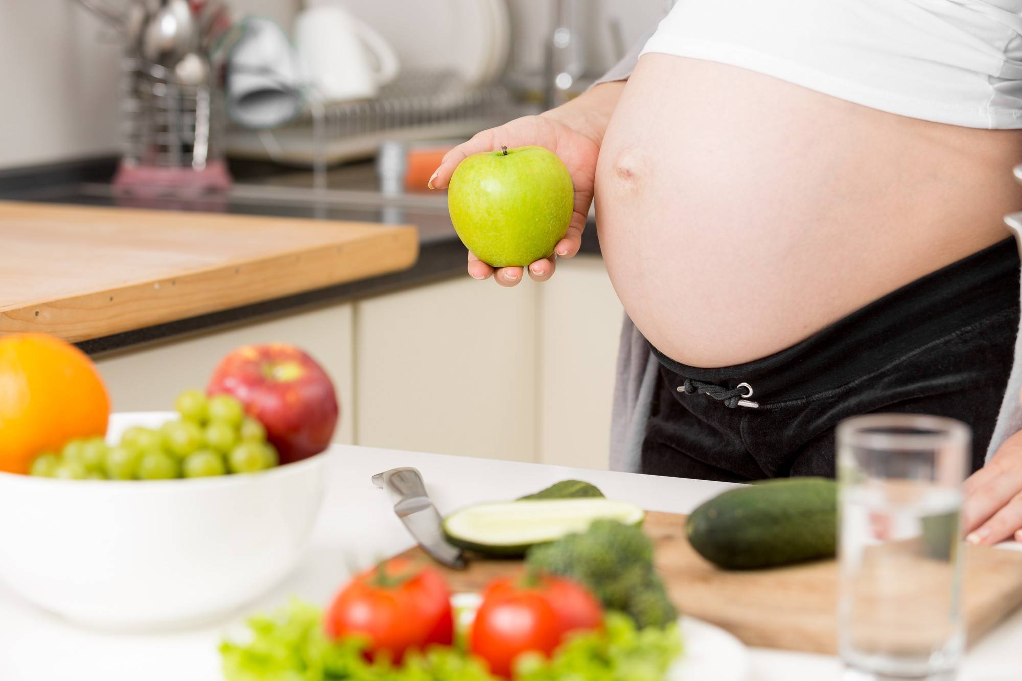 Jak należy zmodyfikować dietę w czasie ciąży aby zadbać o zdrowie matki i dziecka?